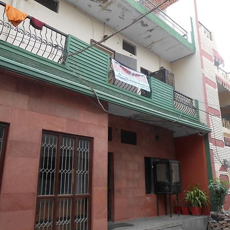 Gaurav Guest House Mathura Buitenkant foto