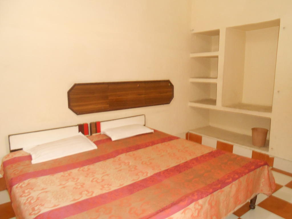 Gaurav Guest House Mathura Buitenkant foto