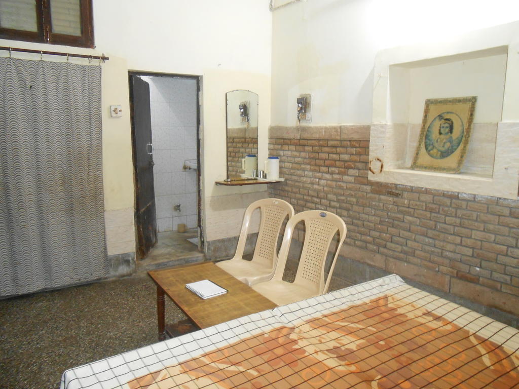 Gaurav Guest House Mathura Buitenkant foto