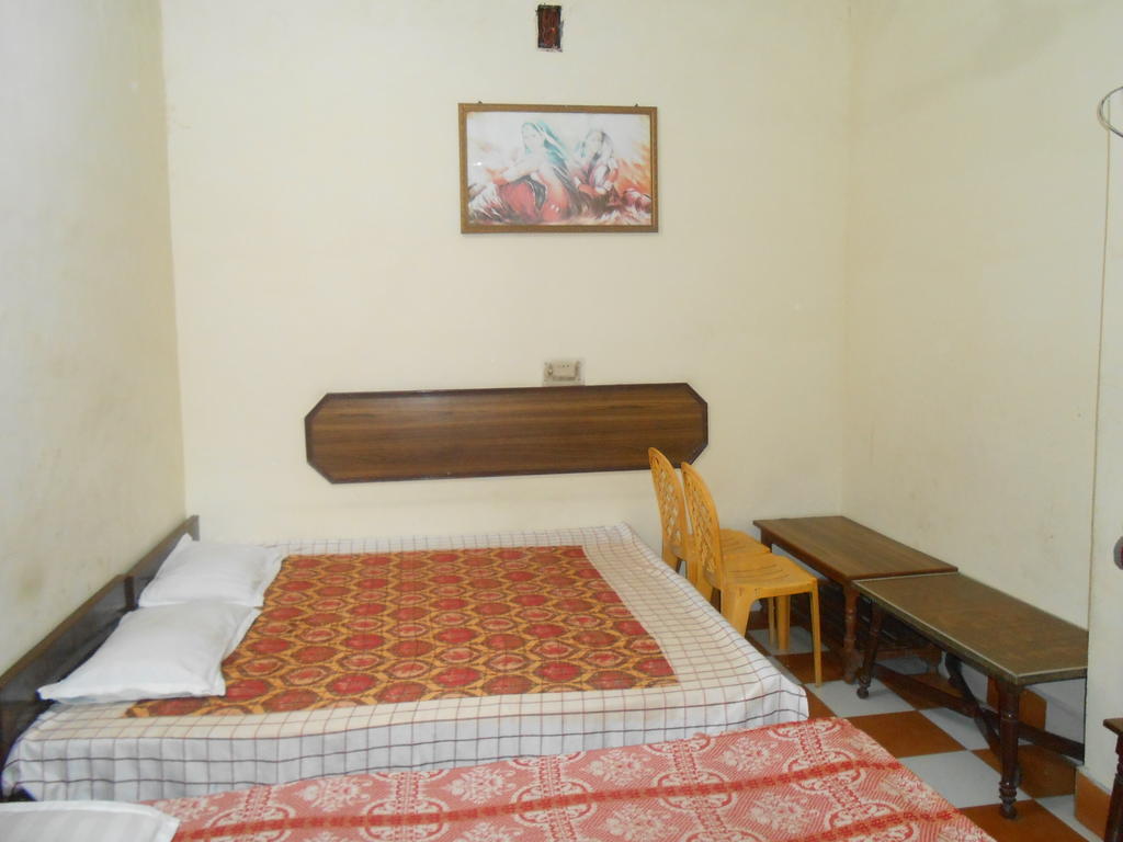Gaurav Guest House Mathura Buitenkant foto