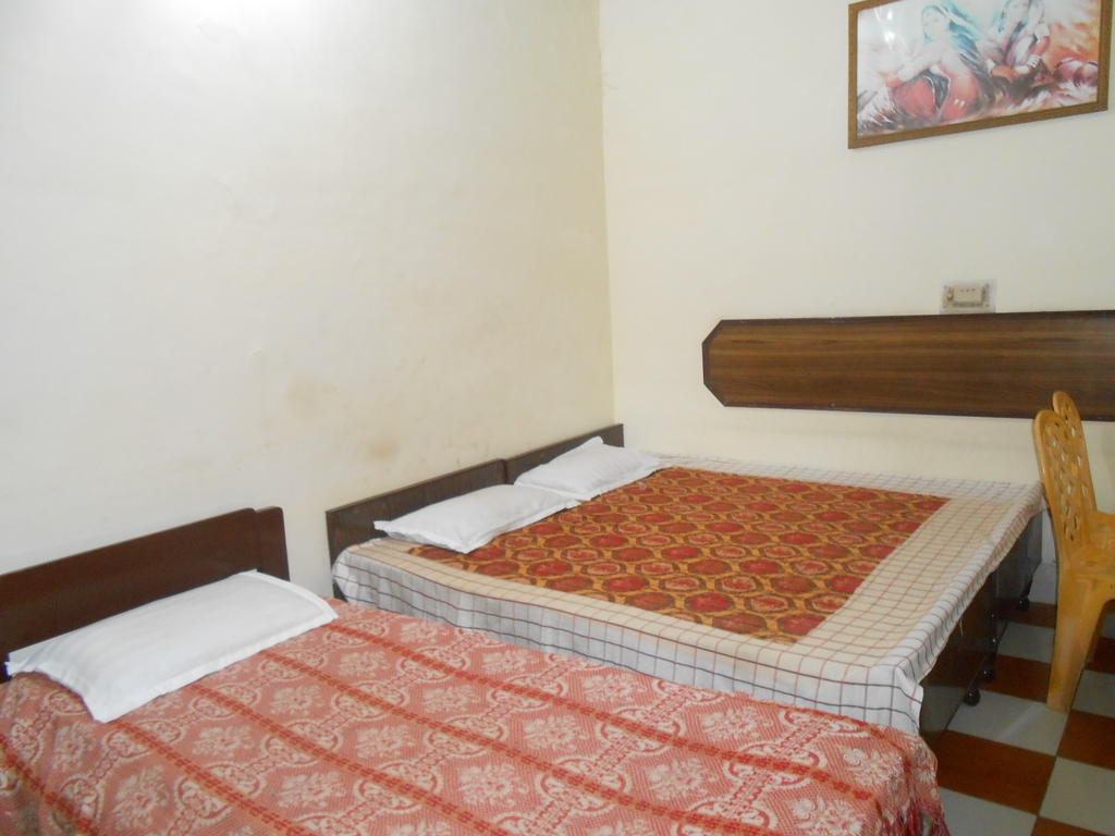 Gaurav Guest House Mathura Buitenkant foto