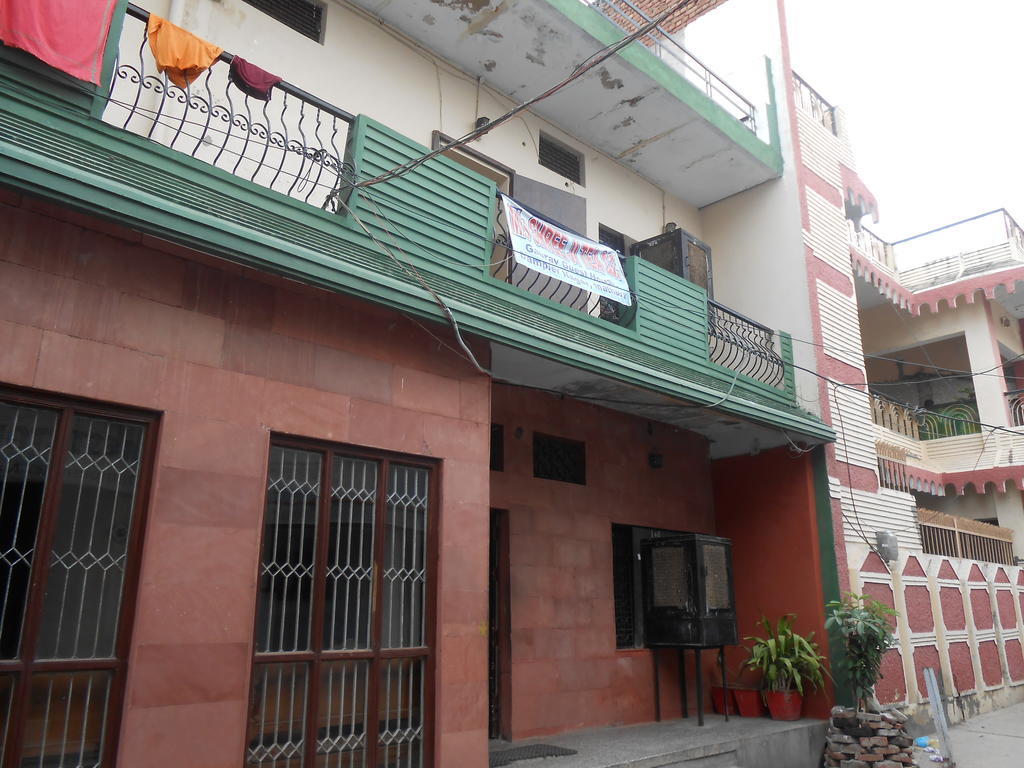 Gaurav Guest House Mathura Buitenkant foto